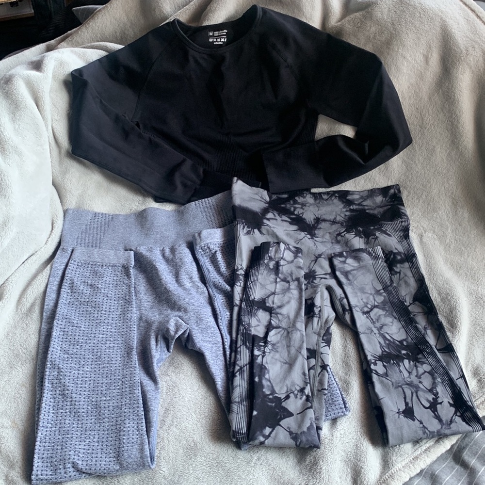 Women’s Workout Wear Bundle Size M - Picture 2 of 13